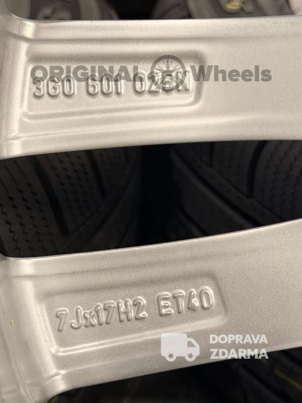 original VW PASSAT B8 3G r17 5x112 215/55/17 zimní 3G0601025N