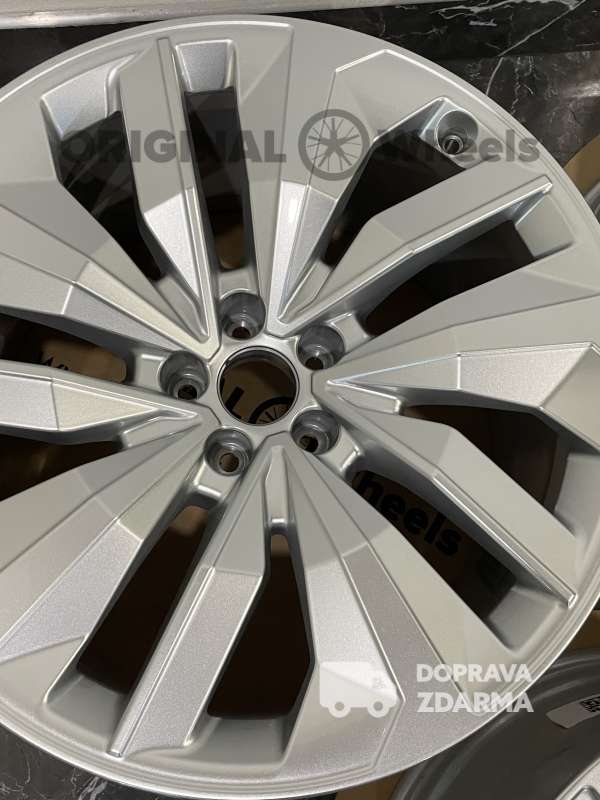 original audi e tron S R20 5X112 4ke601025e